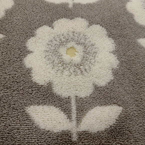 6pc Caro Home Daisy Flower Honey Gray Bath Hand Tip / Washcloth Towel Set NEW - Picture 7 of 10